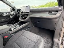2026 Ford Explorer TREMOR | TREMOR CONVENIENCE PACKAGE - Photo 37
