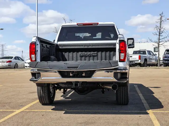 2026 GMC Sierra 3500HD SLE - Photo 9
