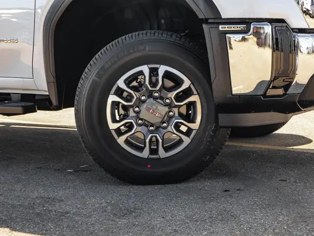2026 GMC Sierra 3500HD SLE - Photo 11