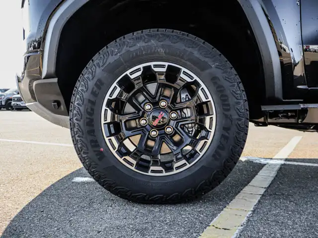 2026 GMC Canyon AT4 - Photo 9