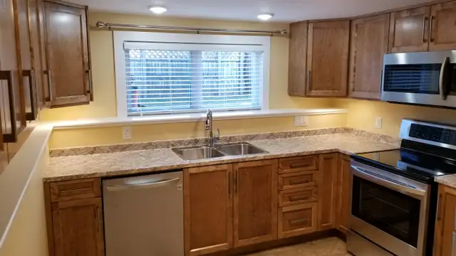 Modern 2 Bedroom Apartment Avail. July 1st $2150 - Photo 3