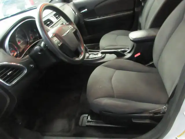 CHRYSLER 200 2011 AUTOMATIQUE BAS PRIX 193700 KM - Photo 4
