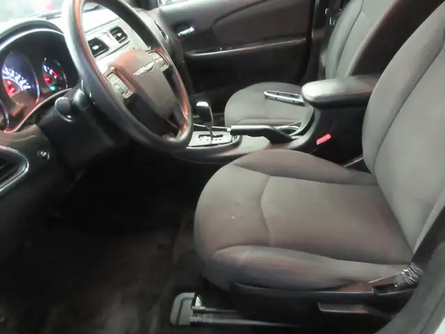 CHRYSLER 200 2011 AUTOMATIQUE BAS PRIX 193700 KM - Photo 5