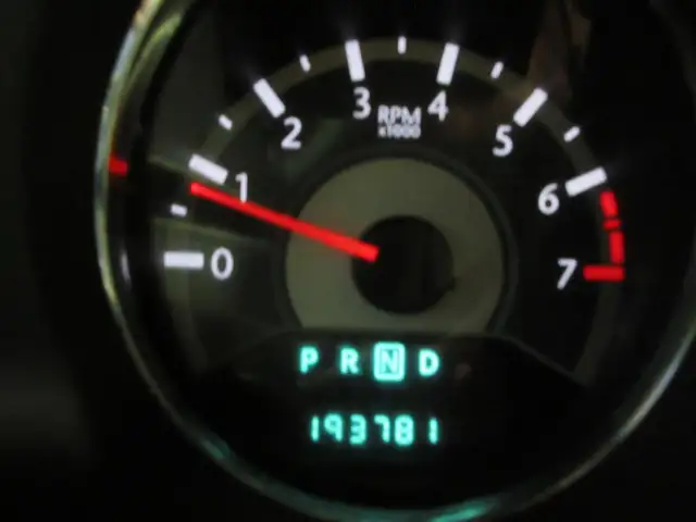 CHRYSLER 200 2011 AUTOMATIQUE BAS PRIX 193700 KM - Photo 6