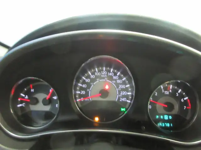 CHRYSLER 200 2011 AUTOMATIQUE BAS PRIX 193700 KM - Photo 7