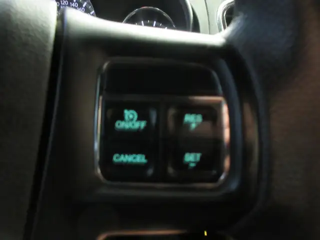 CHRYSLER 200 2011 AUTOMATIQUE BAS PRIX 193700 KM - Photo 8