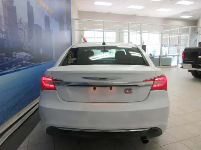 CHRYSLER 200 2011 AUTOMATIQUE BAS PRIX 193700 KM - Photo 13