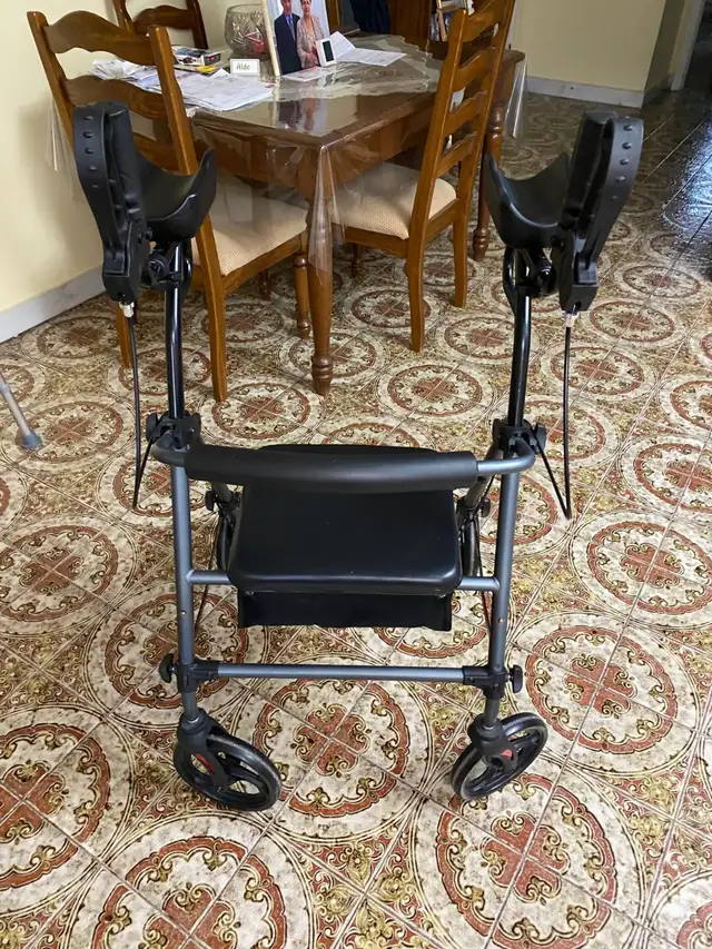 Zeler Upright Walker