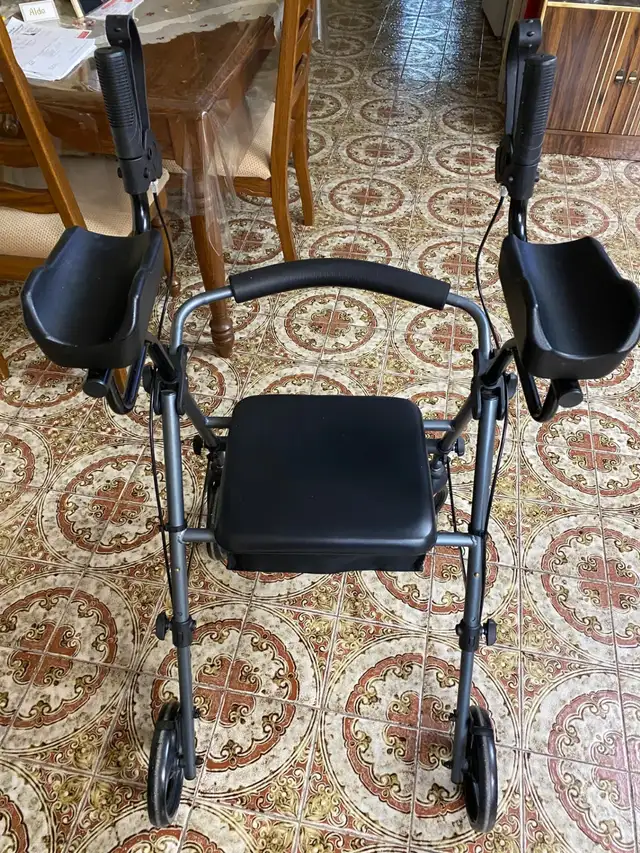 Zeler Upright Walker - Photo 3