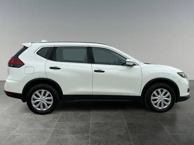 2018 Nissan Rogue S / AWD - Photo 8
