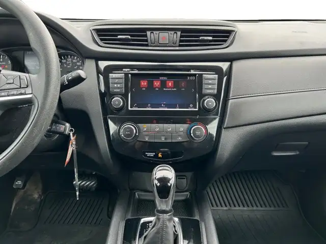 2018 Nissan Rogue S / AWD - Photo 15