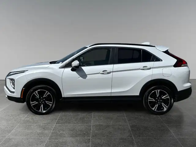 2023 Mitsubishi Eclipse Cross SE/ 4WD - Photo 2
