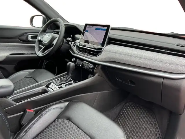 2025 Jeep Compass North /4WD - Photo 18