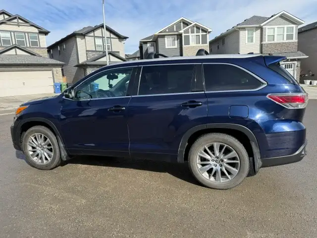FOR SALE: 2017 Toyota Highlander XLE AWD