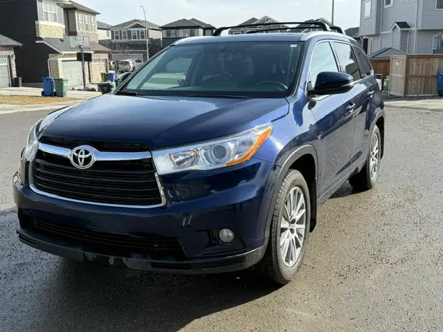 FOR SALE: 2017 Toyota Highlander XLE AWD - Photo 2