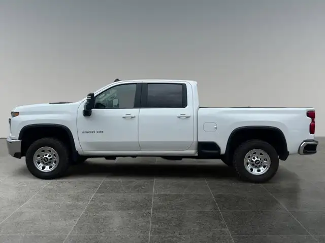 2022 Chevrolet Silverado 3500HD LT - Photo 2