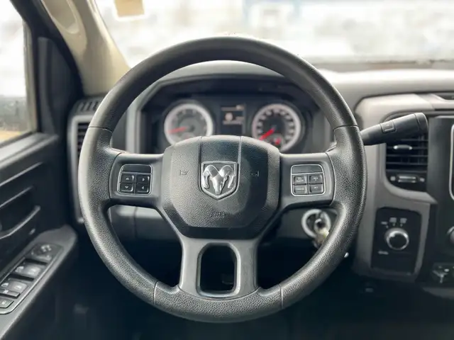 2014 Ram 1500 ST HEMI Crew Cab 5.7L V8 | No Accident | Remote St - Photo 10