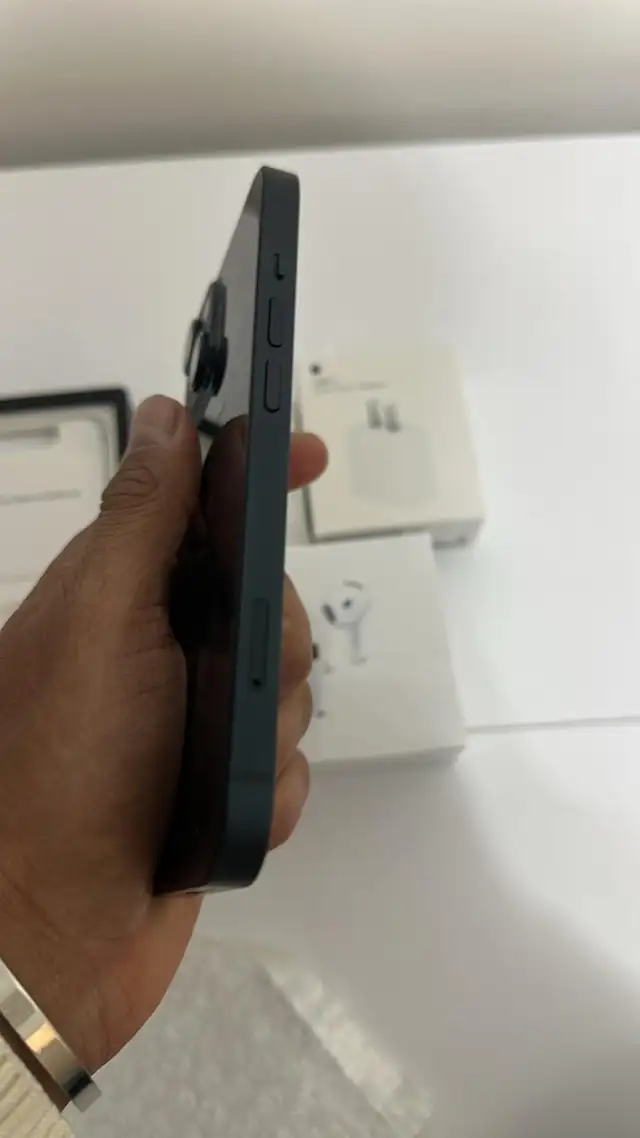 iPhone 13 128gb Airpods/Fast Charger/Delivery - Photo 3