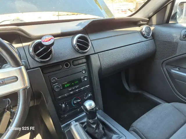 2005 Ford Mustang - Photo 10