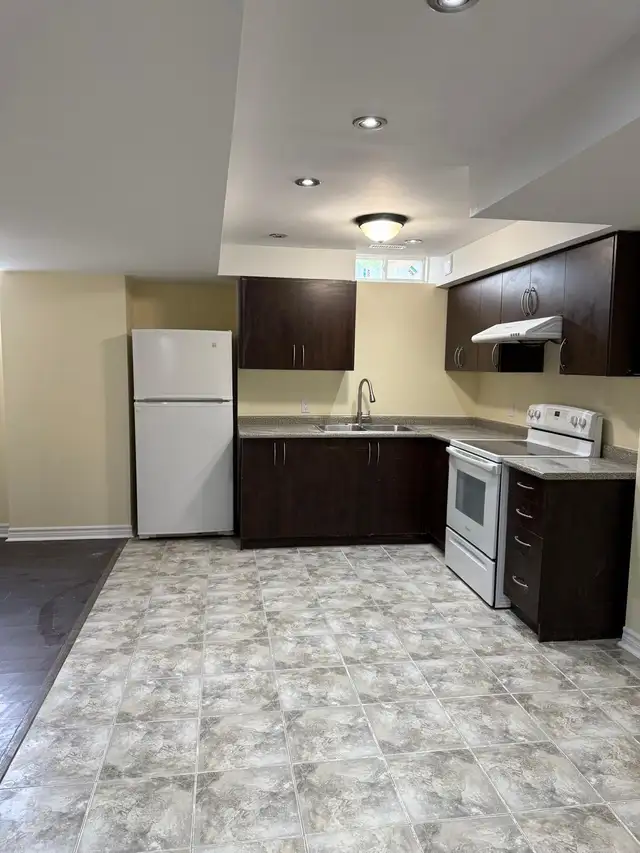 Brampton basement for rent - Photo 3