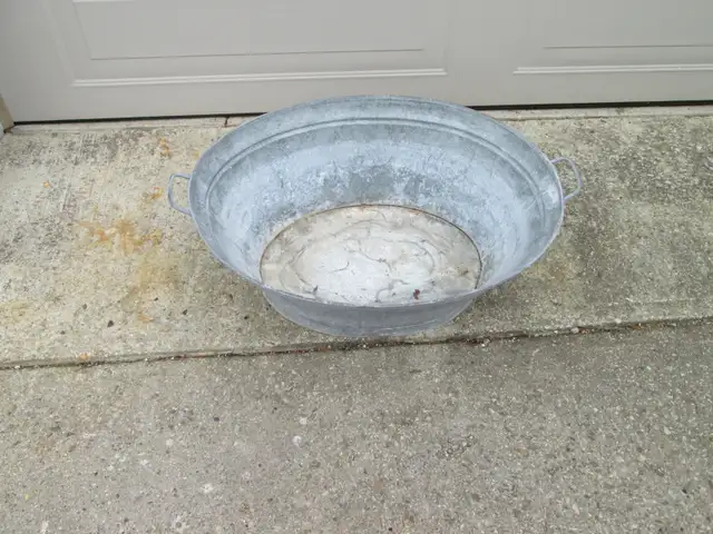 OLD OVAL TUB