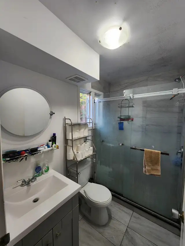 Large Bedroom For Rent – July 1, 2026 (Golden Triangle) - Photo 4