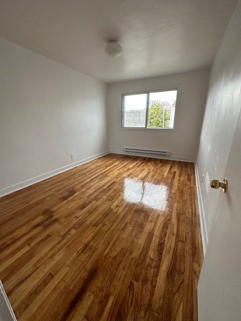 Lager 4 1/2 hardwood floors apartment in Lachine for Rent !! - Photo 3