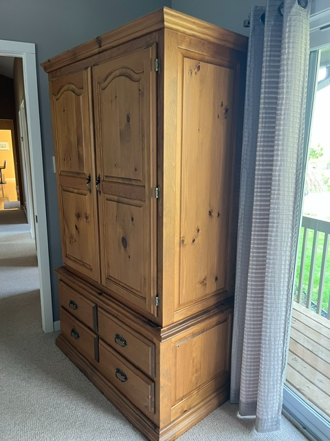 Pine Wardrobe - Photo 2