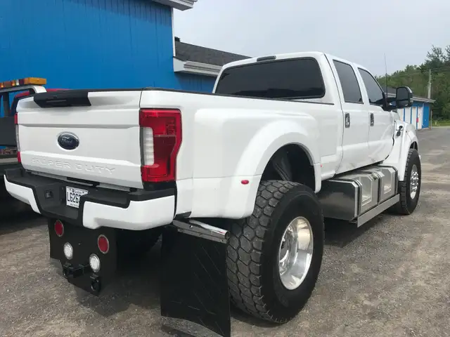 Custom Ford F650 Crew Cab - Photo 2