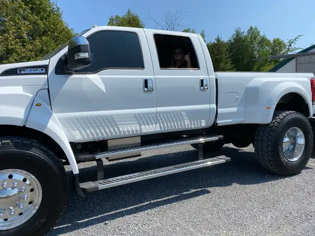 Custom Ford F650 Crew Cab - Photo 7