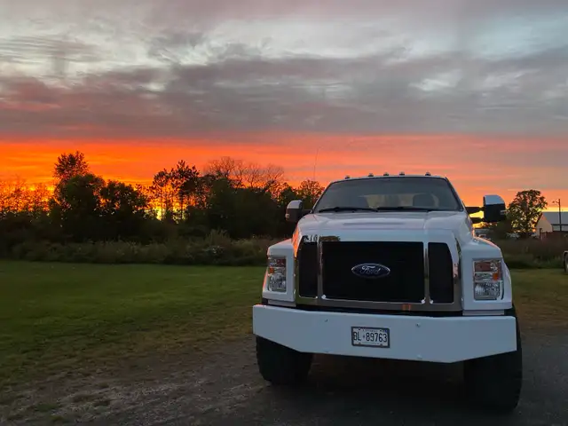 Custom Ford F650 Crew Cab - Photo 8