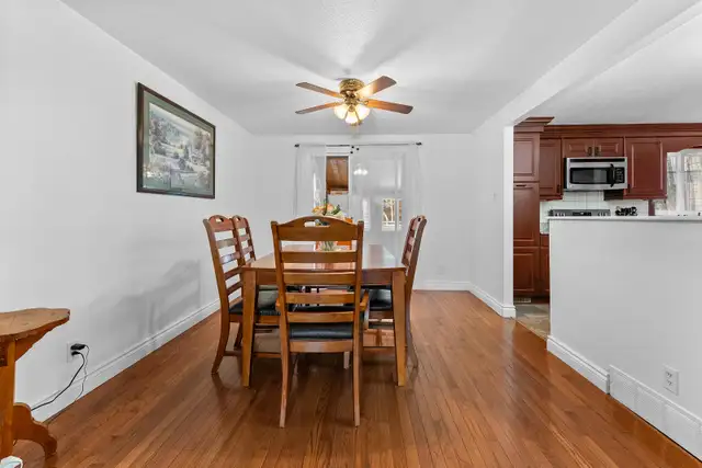 OPEN HOUSE MAY 17 2-4 PM - 3 bdrm split-level home, carpet-free - Photo 3