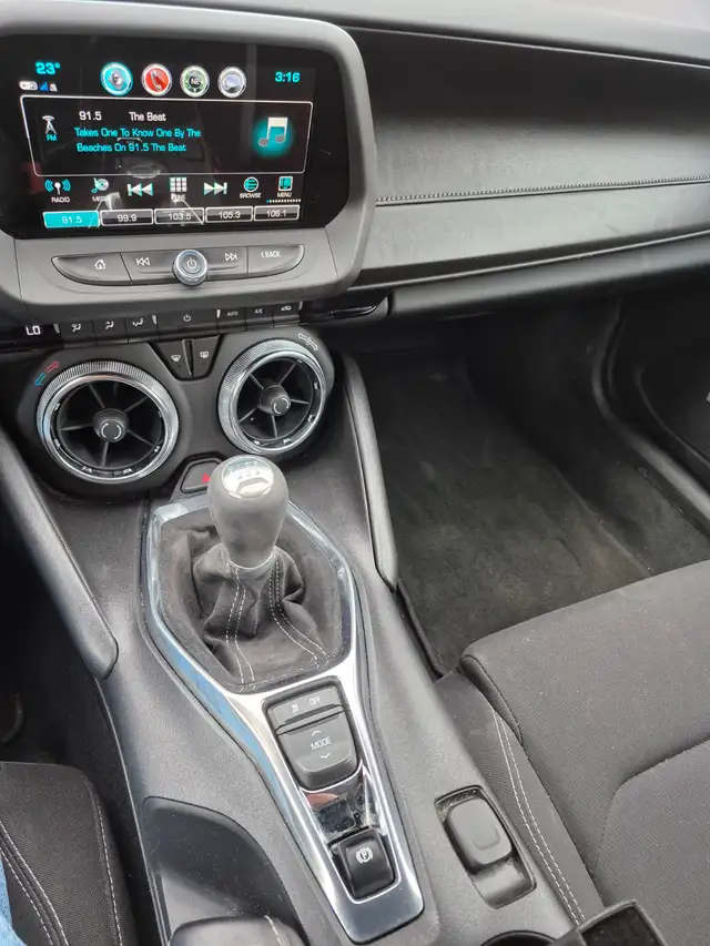 2018 camaro 1LS with upgraded 1LE package only 68,000kms will ce - Photo 6