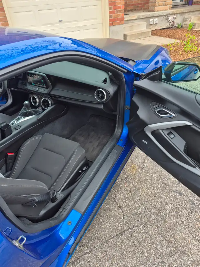 2018 camaro 1LS with upgraded 1LE package only 68,000kms will ce - Photo 7