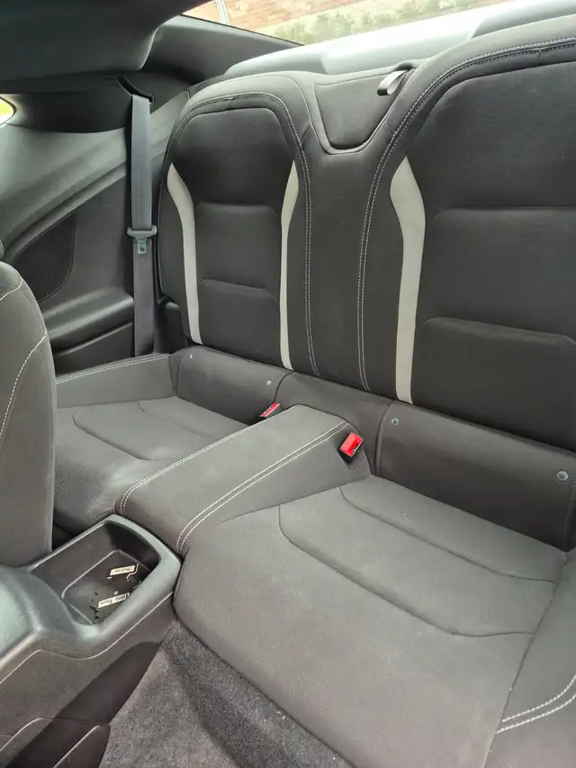 2018 camaro 1LS with upgraded 1LE package only 68,000kms will ce - Photo 8
