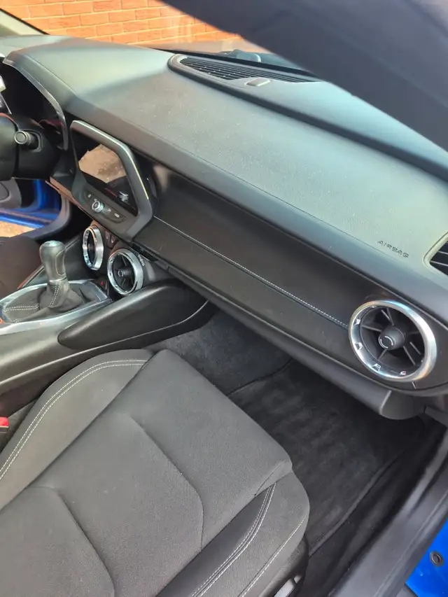 2018 camaro 1LS with upgraded 1LE package only 68,000kms will ce - Photo 11