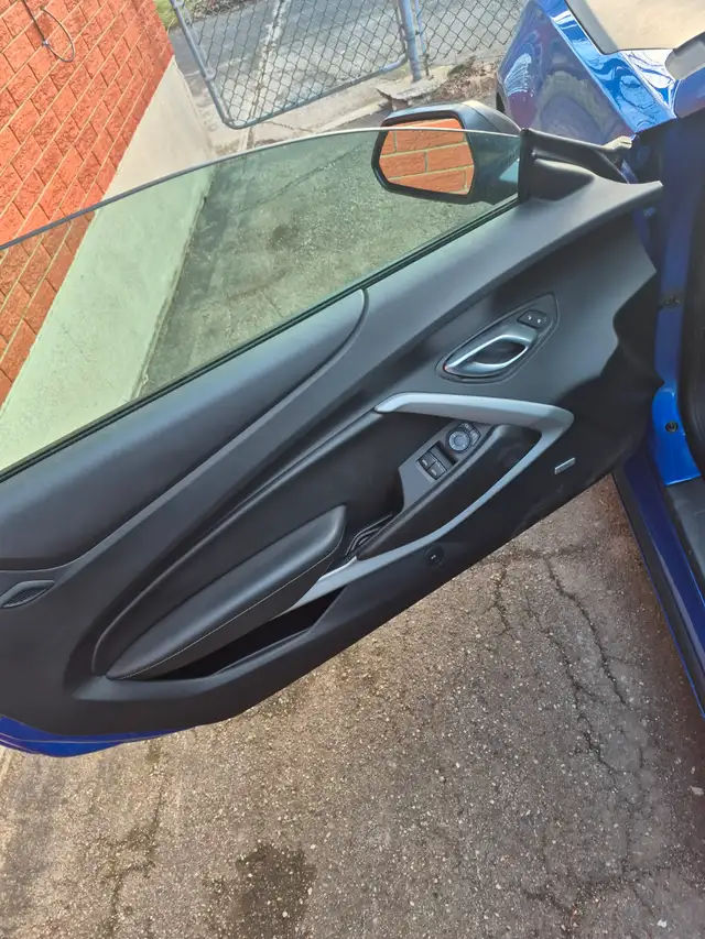 2018 camaro 1LS with upgraded 1LE package only 68,000kms will ce - Photo 12