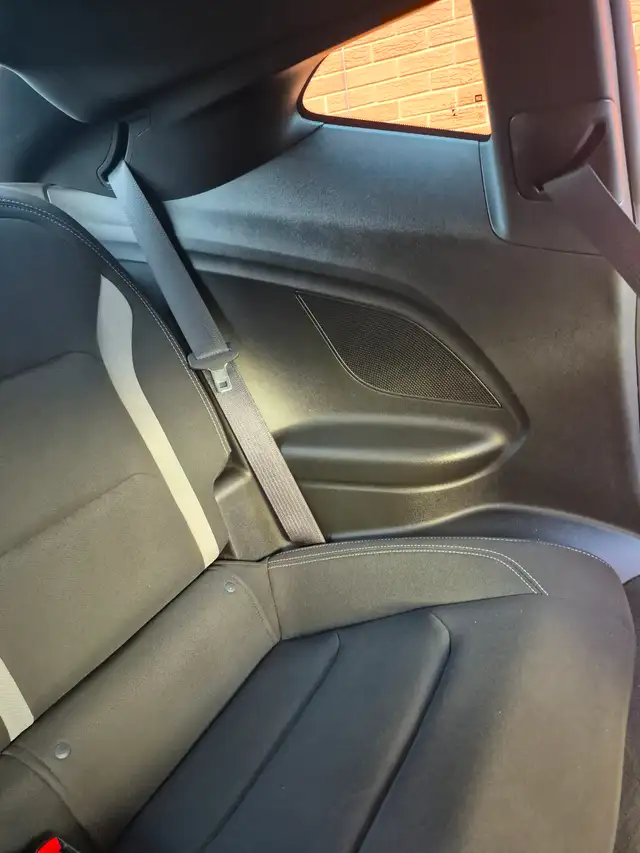 2018 camaro 1LS with upgraded 1LE package only 68,000kms will ce - Photo 13