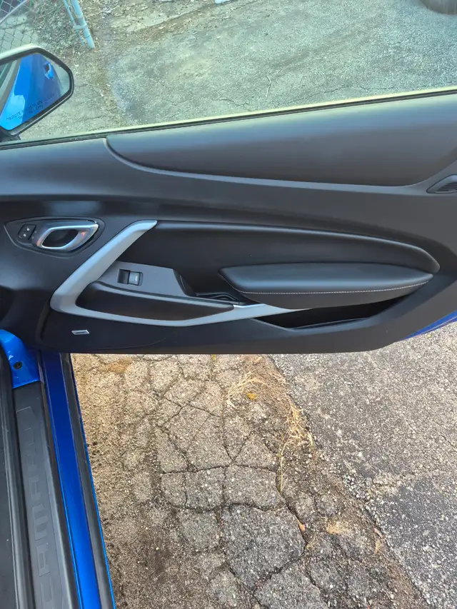 2018 camaro 1LS with upgraded 1LE package only 68,000kms will ce - Photo 14