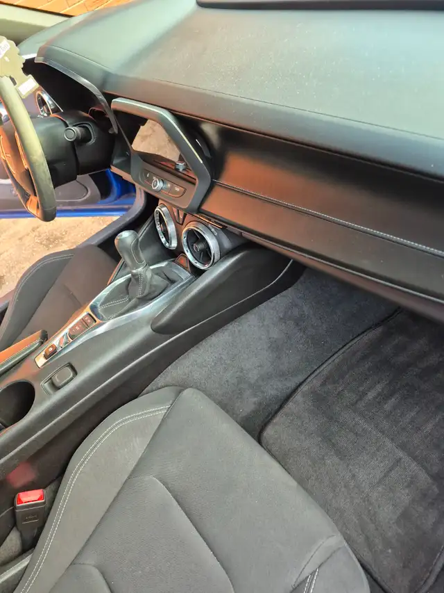 2018 camaro 1LS with upgraded 1LE package only 68,000kms will ce - Photo 15