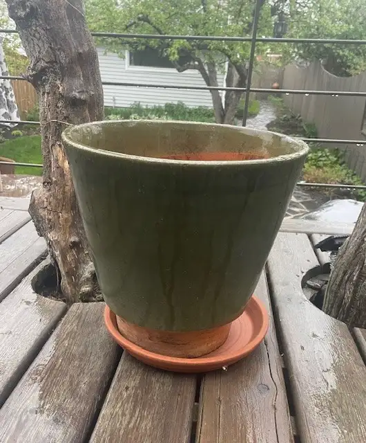 Green glazed clay garden pot for sale