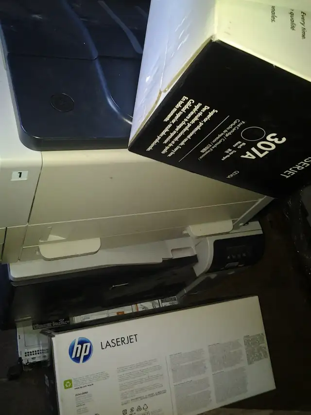 HP Color LaserJet CP5225 WorkgroupPrinter Ethernet tabloid 11x17