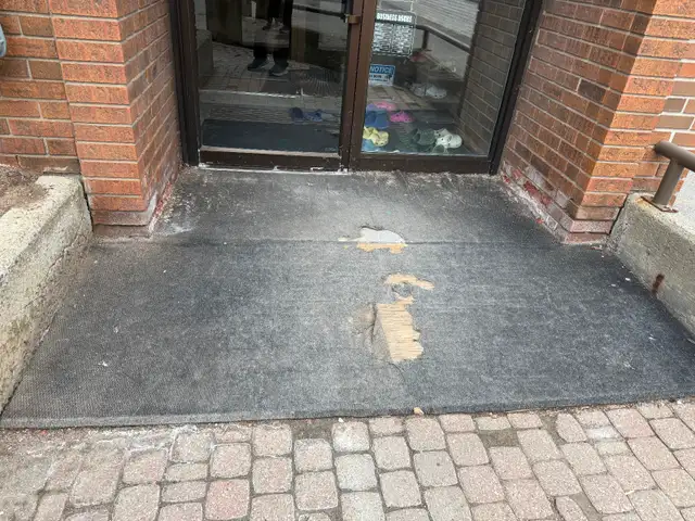 Replace the runner of the front door ramp