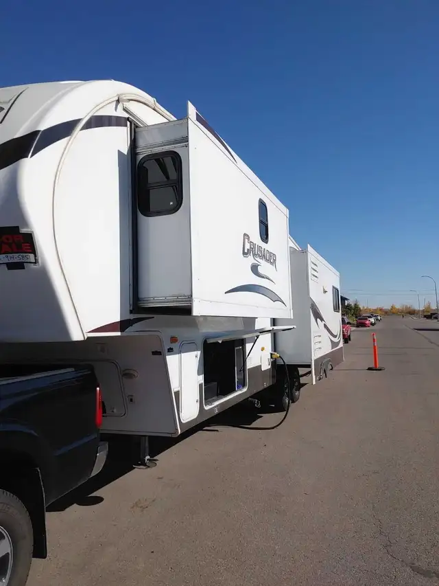 35ft  2012 Crusader 5th wheel for sale! - Photo 2
