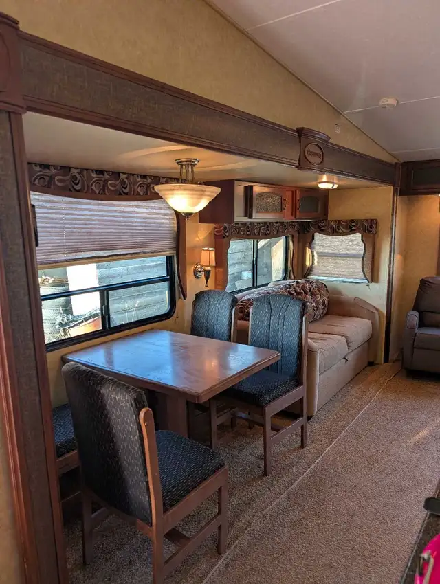35ft  2012 Crusader 5th wheel for sale! - Photo 4