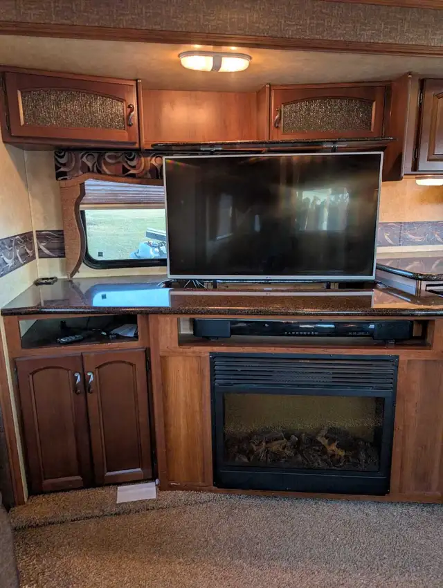 35ft  2012 Crusader 5th wheel for sale! - Photo 6