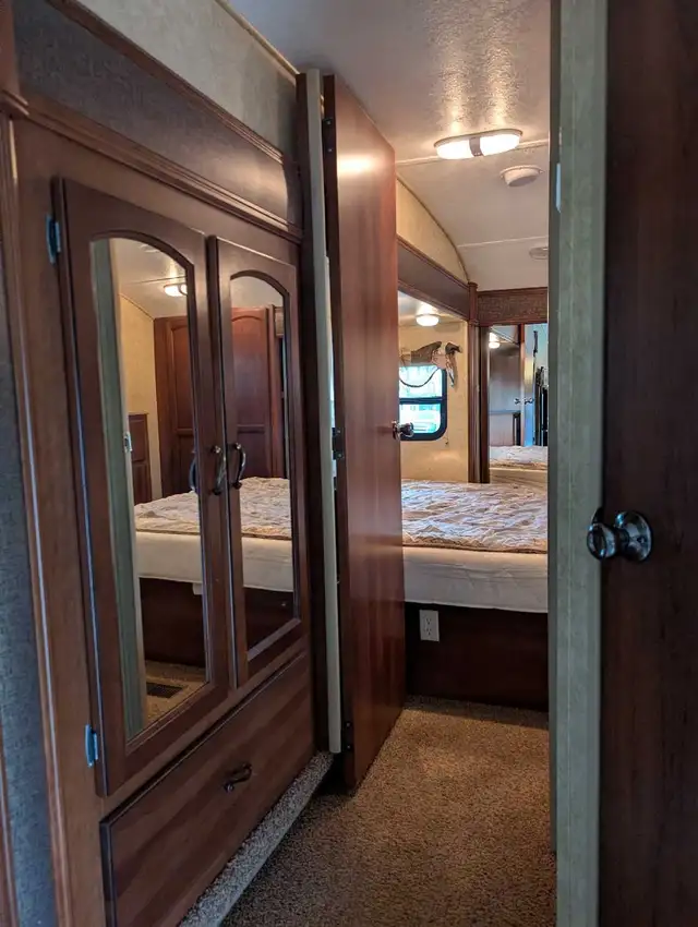 35ft  2012 Crusader 5th wheel for sale! - Photo 8