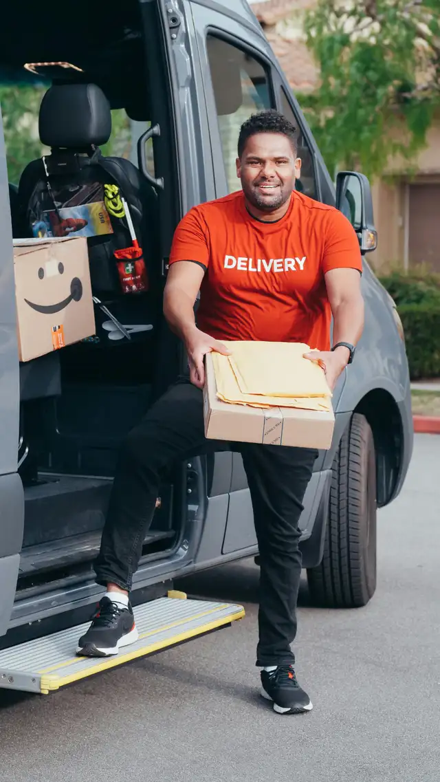 HIRING DELIVERY DRIVERS - Photo 3