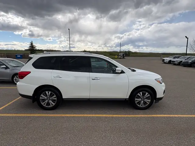 2020 Nissan Pathfinder SV AWD