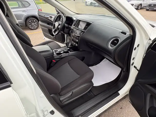 2020 Nissan Pathfinder SV AWD - Photo 17